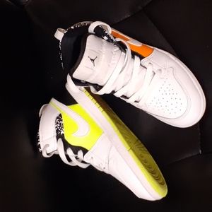 Size 2.5 Youth Jordans